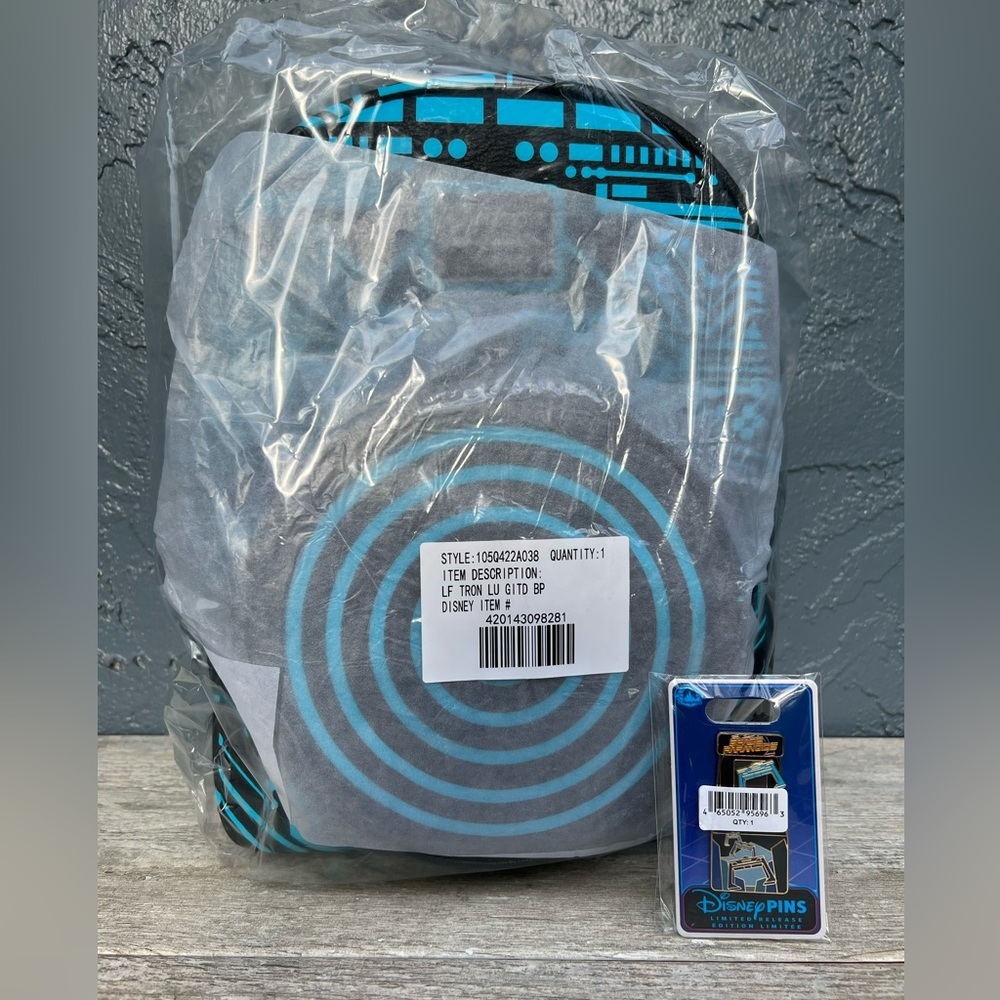 DISNEY LOUNGEFLY TRON 40TH ANNIVERSARY MINI BACKBACK W/ PIN ORIGINAL PACKAGING